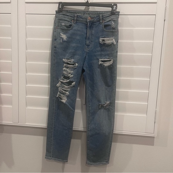 American Eagle Outfitters Denim - AMERICAN EAGLE Mom Jean Distressed Size 6